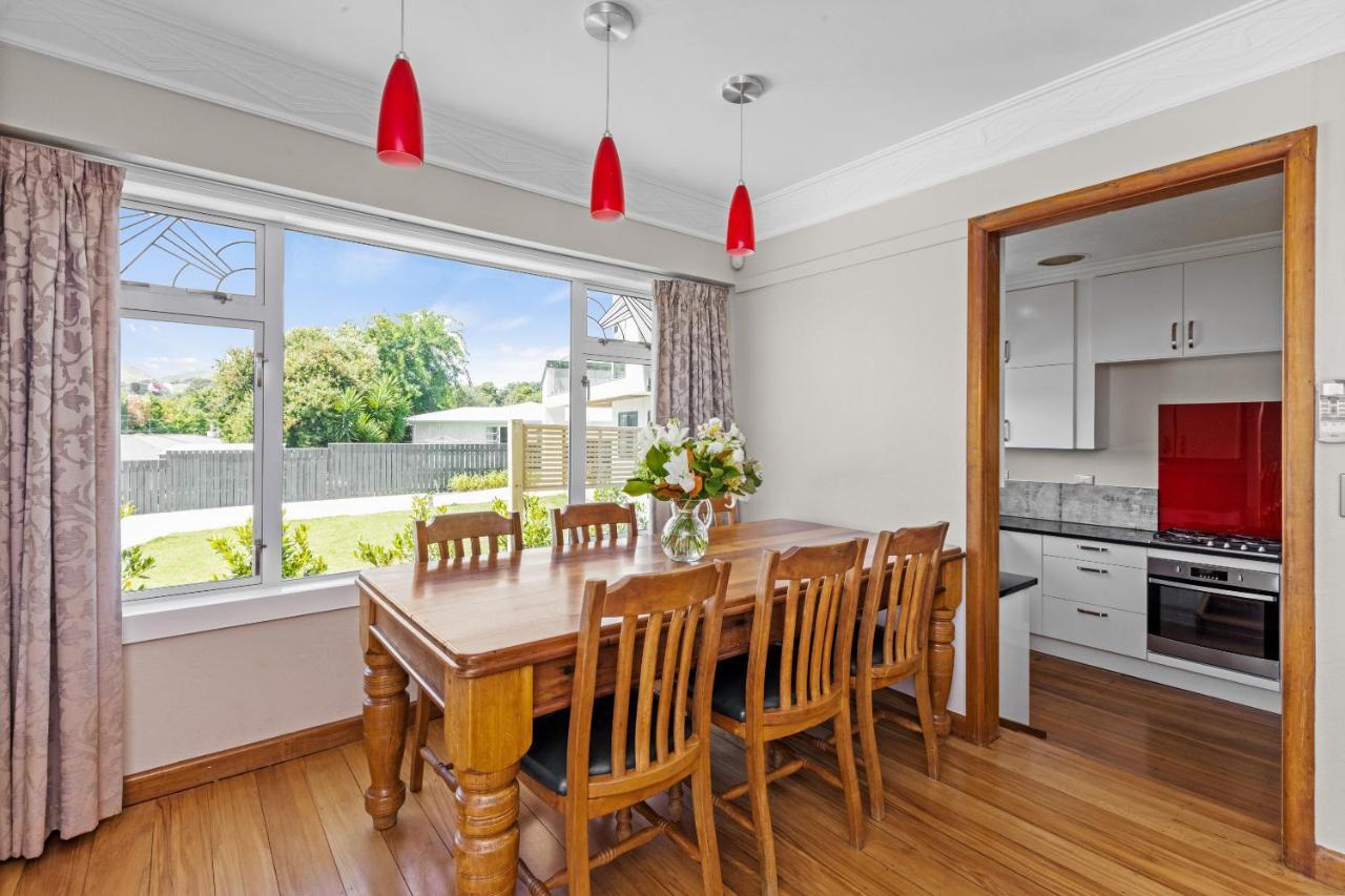 Live Large In The Village Havelock North Eksteriør bilde